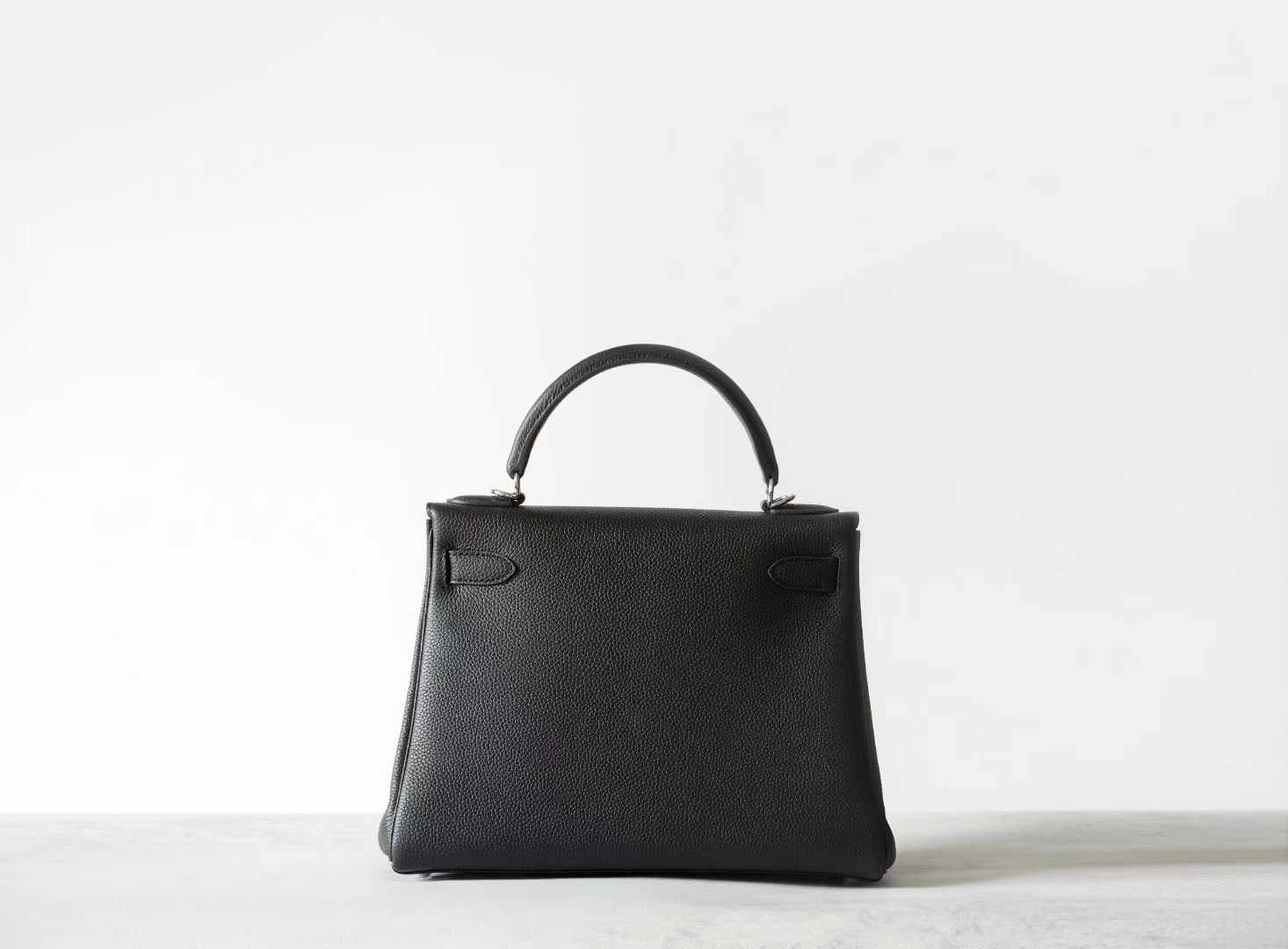Front view of LINJIN LUXURY Kelly 25 handbag in Étoupe Epsom leather, featuring silver hardware and white contrast stitching on a clean white background. - 4