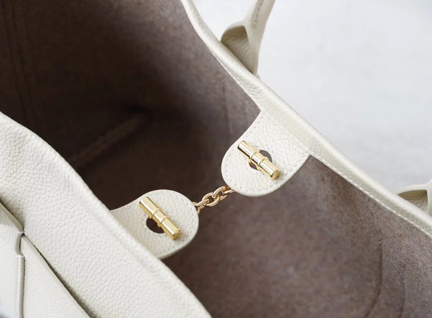 pebbled-leather-tote-bag - 9