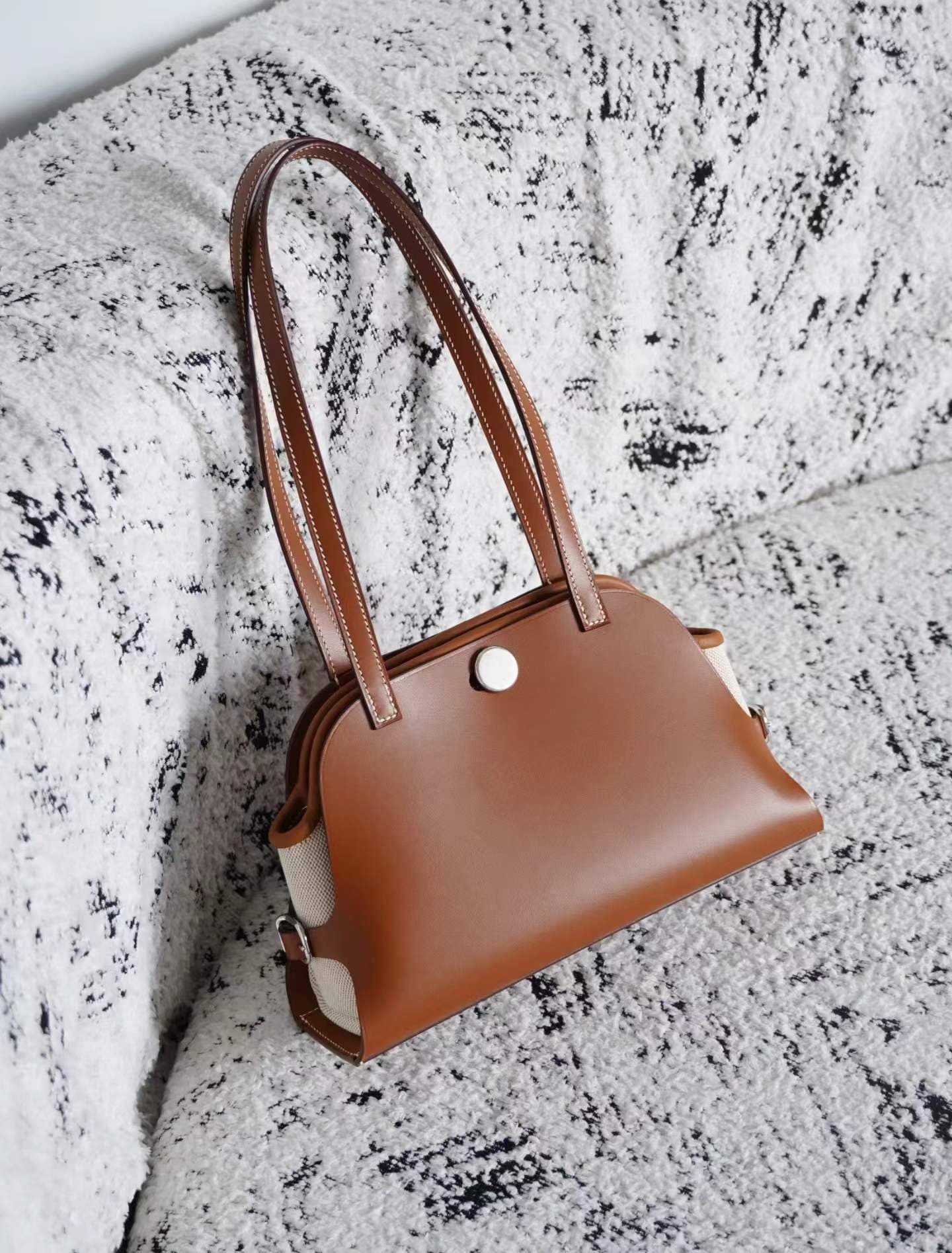 hunter leather top handle handbag luxury design - 3