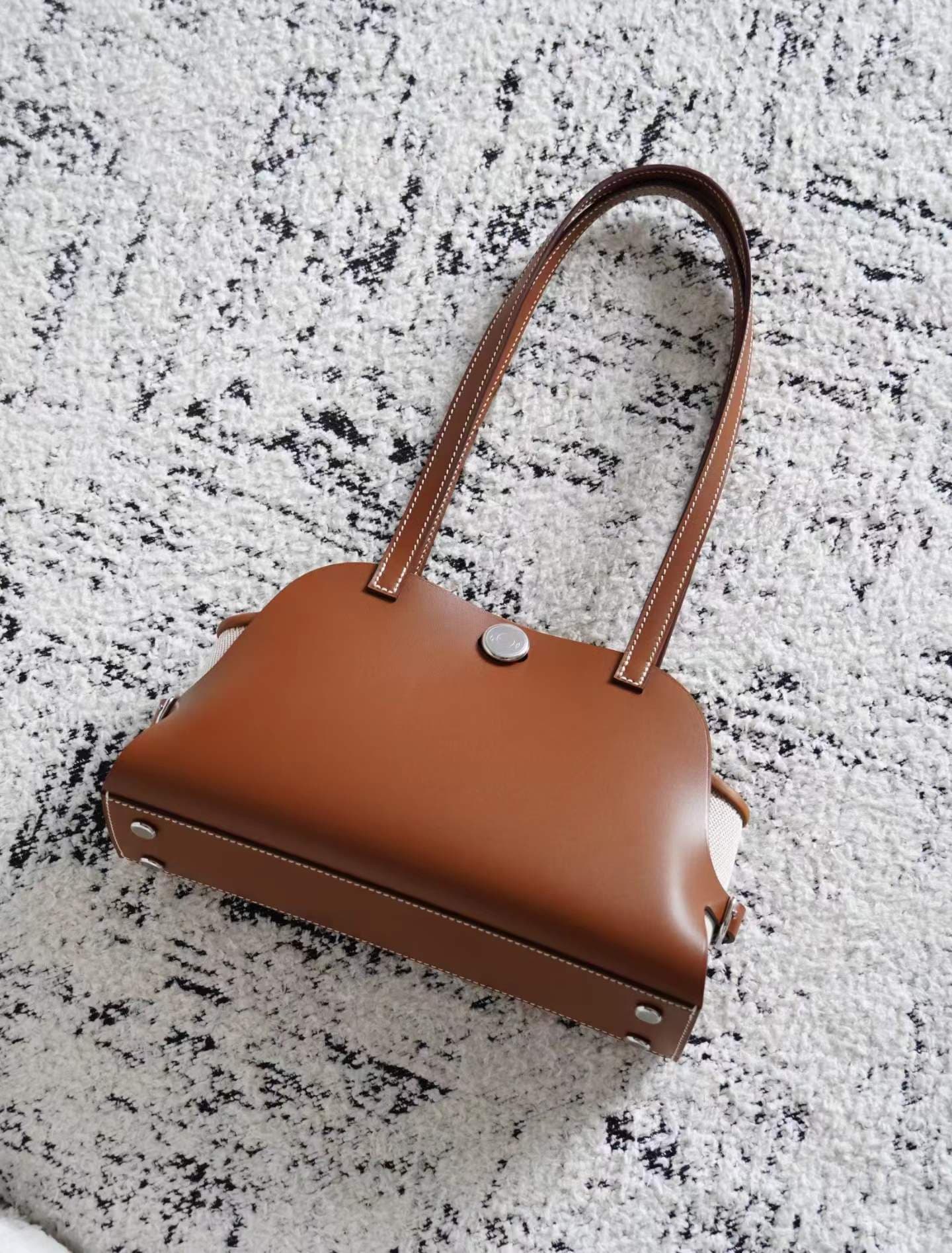 hunter leather top handle handbag luxury design - 4