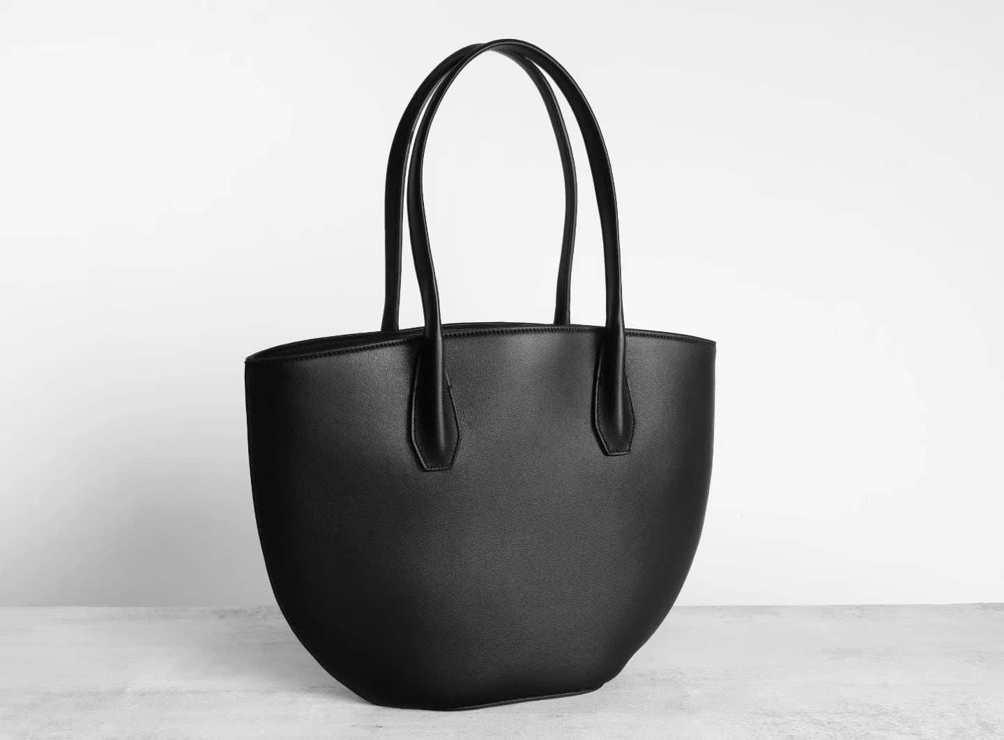 oversized curved saddle leather tote bags - 2