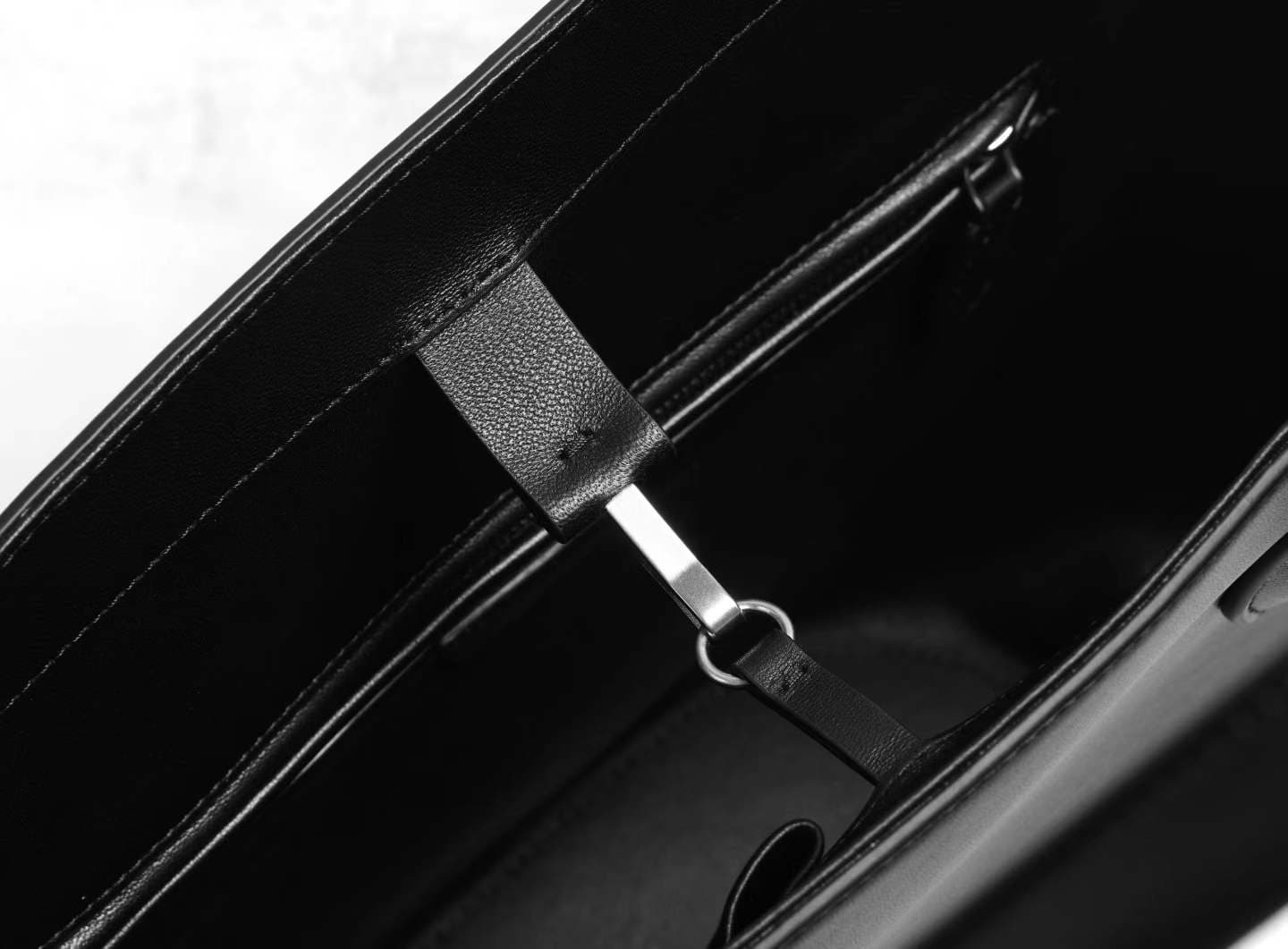 oversized curved saddle leather tote bags - 7