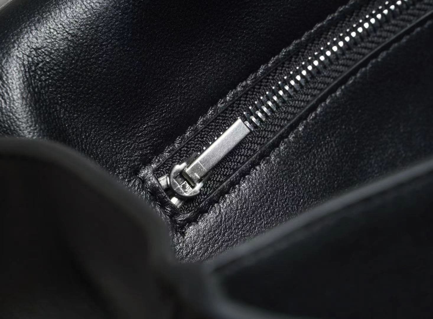 Black genuine leather tote with silver turn-lock, top handle and detachable strap - 7
