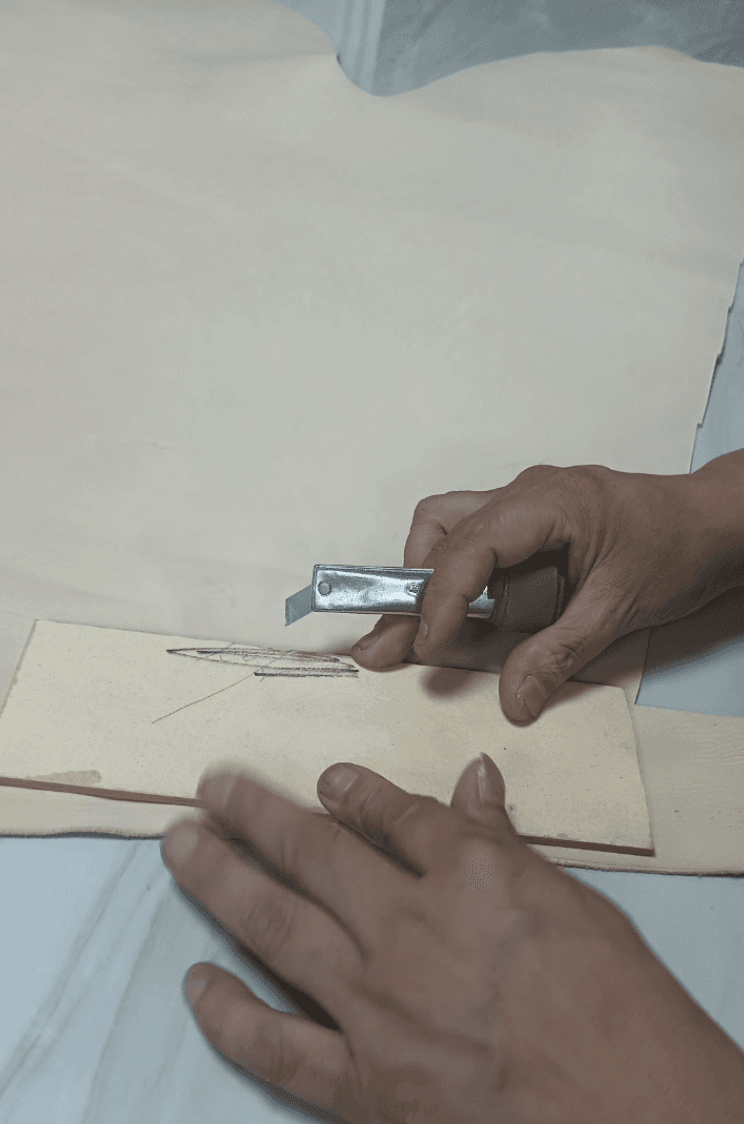 How We Make a Pebbled Leather Tote in Guangzhou